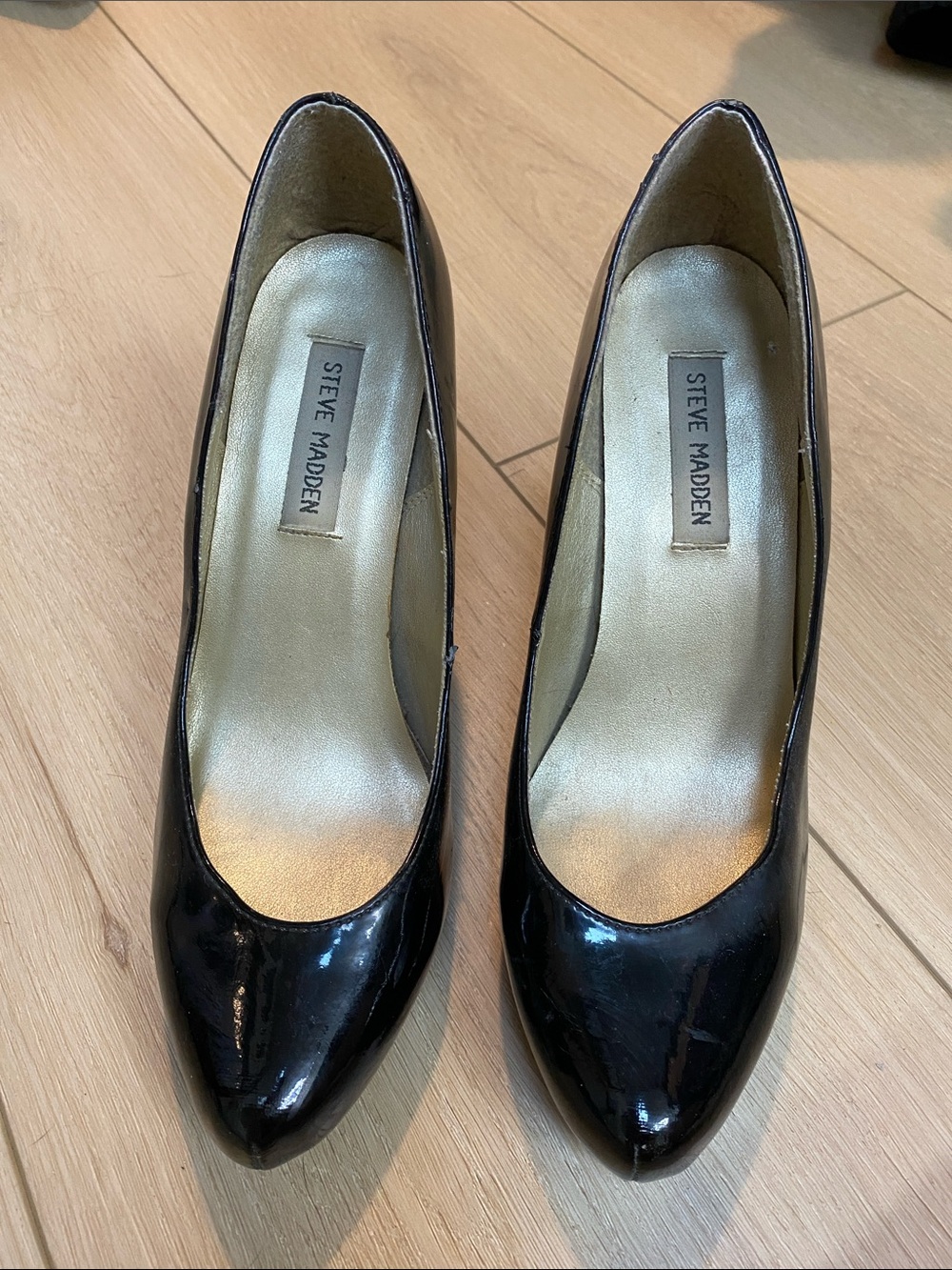 Steve Madden Black Patent Pointed Toe Pumps with Gold Insole